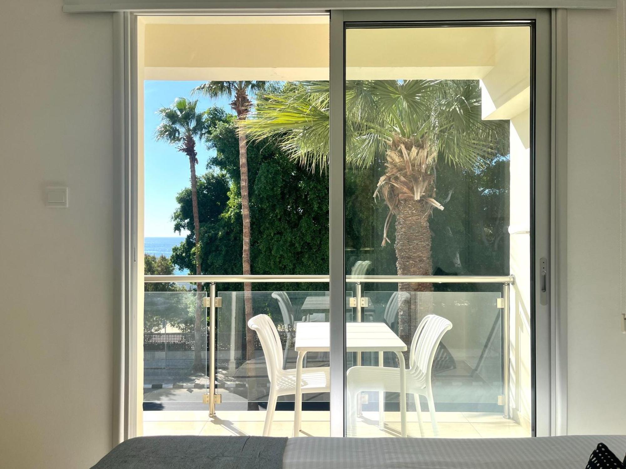Phaedrus Living Constantinos Seaview Residence Paphos Esterno foto