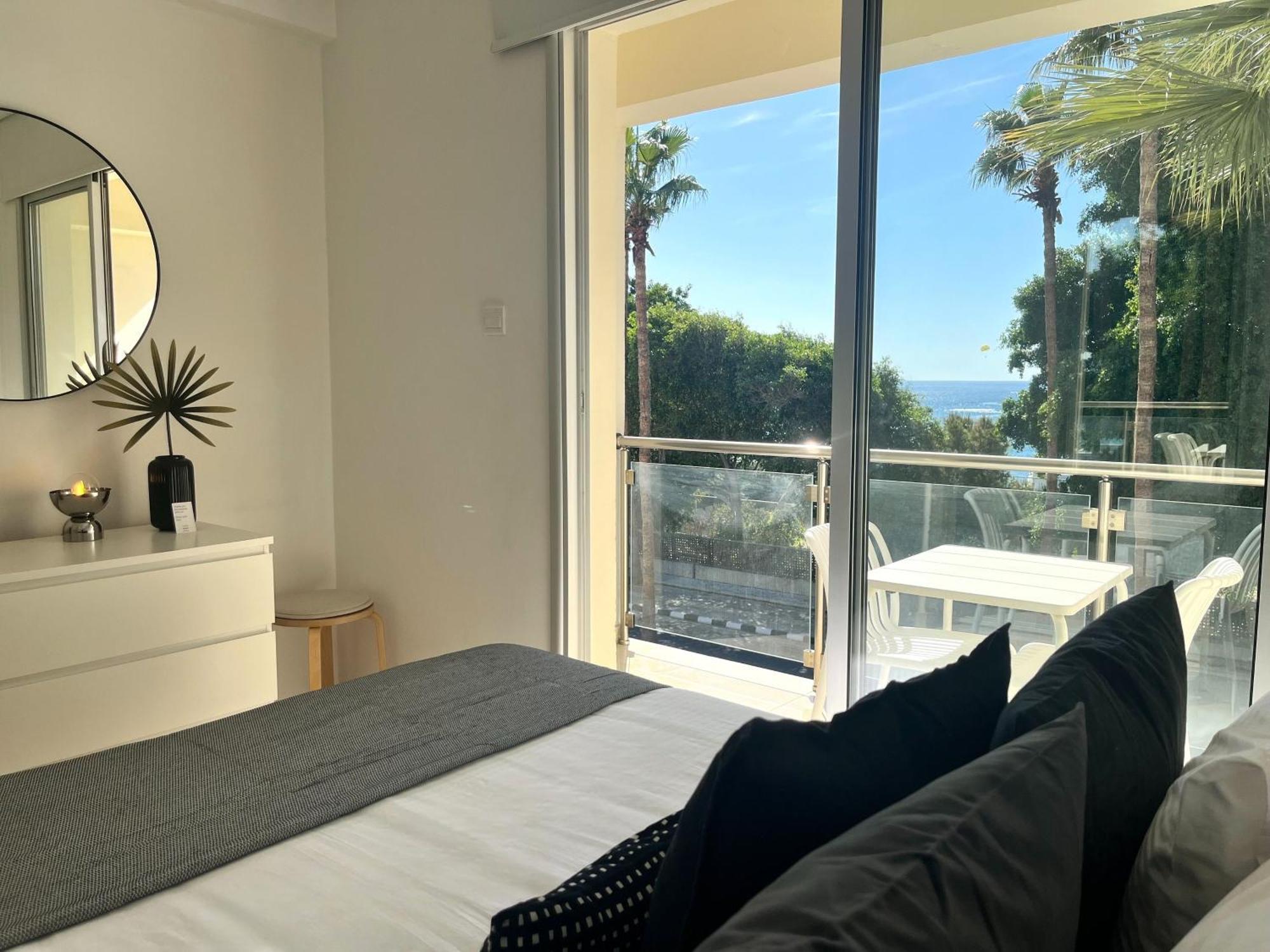 Phaedrus Living Constantinos Seaview Residence Paphos Esterno foto