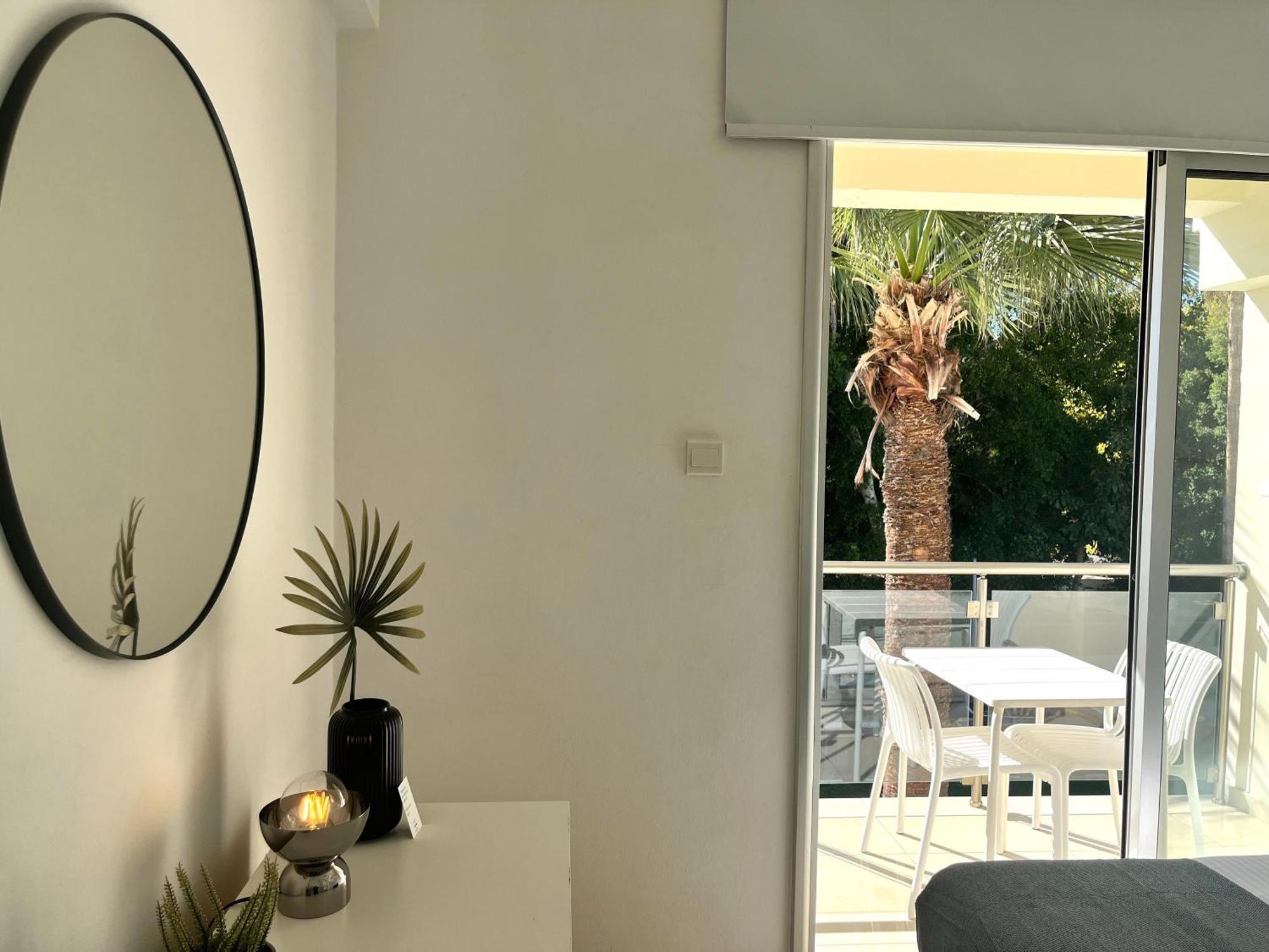 Phaedrus Living Constantinos Seaview Residence Paphos Esterno foto